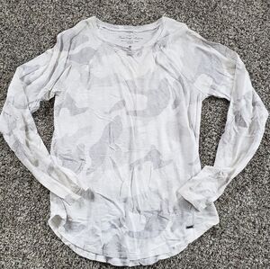 Hollister| Super Soft Long Sleeve Camo Print Tshirt